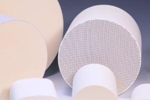 China MgO Ivory Ceramic Substrates Support For Diesel Oxidation Catalyst on sale