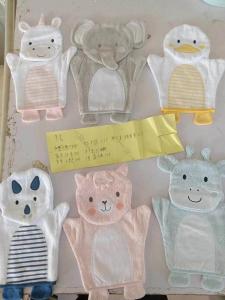 China Stock item: Cotton baby wash mitt, terry cloth wash mitt, embroidery washing mitt baby, 1600 pcs in total on sale