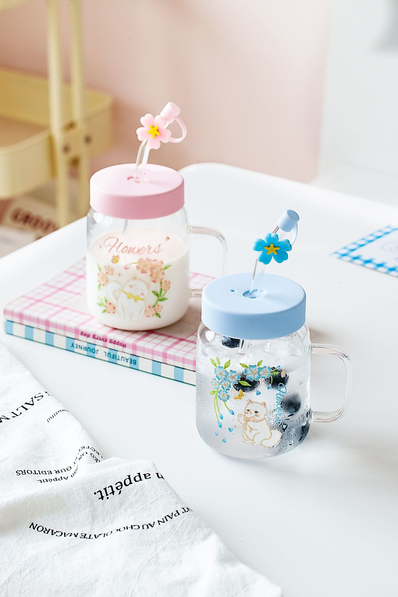 Charming Glass Mugs White Cat Flower Illustrations In Pink Blue Themes