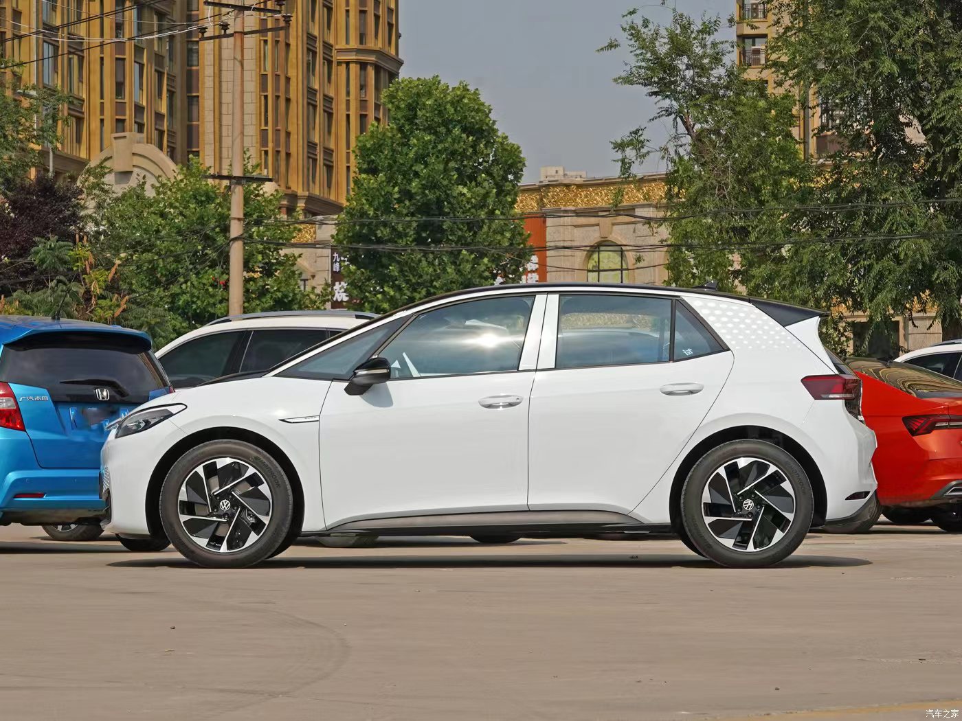 VW ID.3 New energy two-compartment vehicle with five doors and five seats and 450 km range is made in China