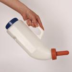Cow Farm 2L PE Calf Feeding Bottle With Rubber Nipple Baby Cattle Feeder