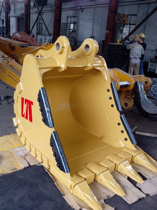 EX230 Q355B Excavator Heavy Duty Rock Bucket Stowing Surface
