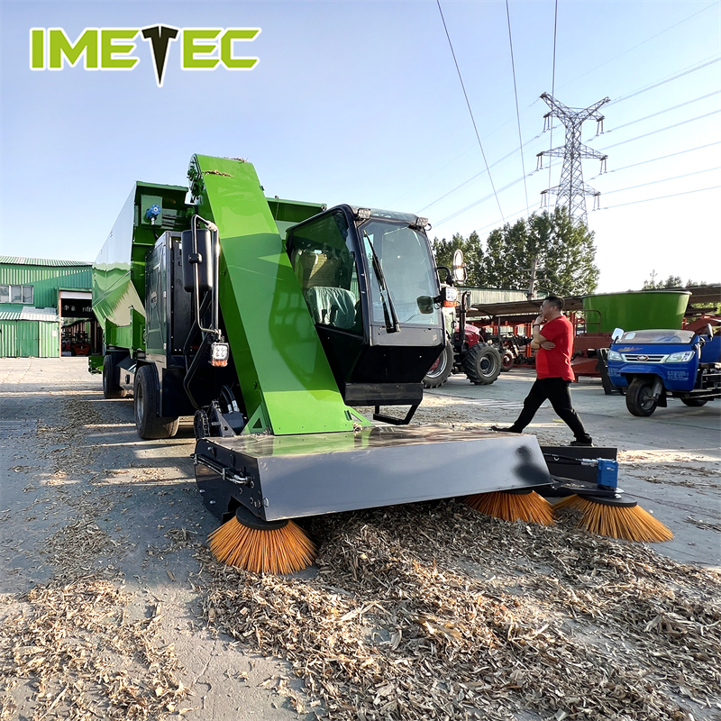 OEM Self Loading Silage Wagon Cattle Ranch Equipment for Scraper Forage Residue Cleaning