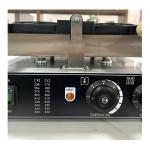 Even Heating Round Shape Waffle Machine for Retail Snack Equipment 345x610x190mm