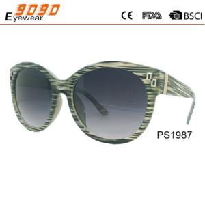 Wholesale Fashionable design sunglasses with plastic frame ,suitable for men and women from china suppliers