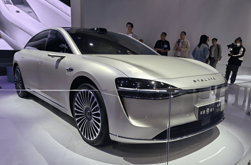 Presale Huawei & BAIC Stelato S9 Pure Electric Vehicle 4door/5seats Sedan 214km/h Top Speed 227kw Motorpower New Ev Car