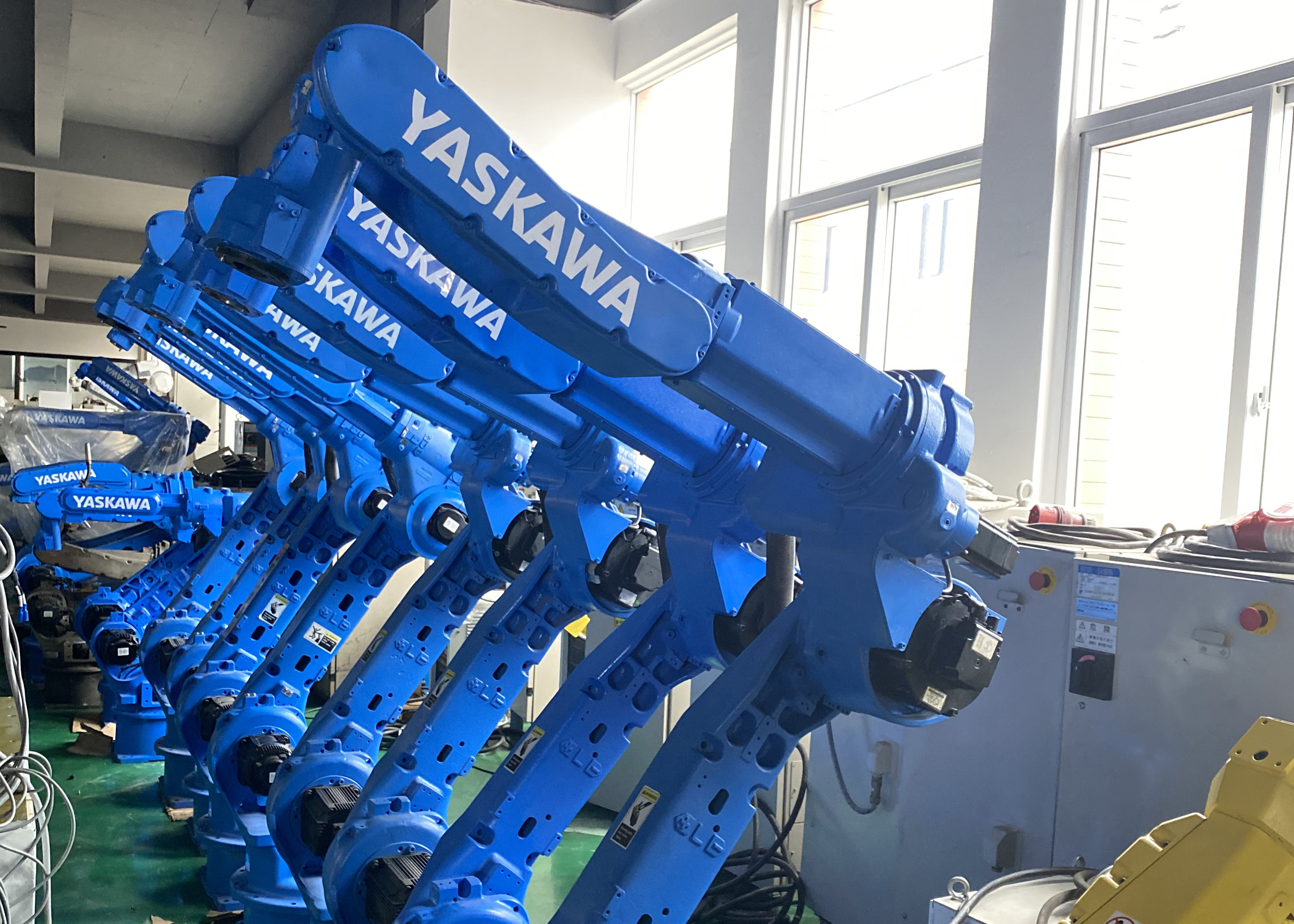 7 Axis Used Welding Yaskawa MA1900 Industrial Pick And Place Robot