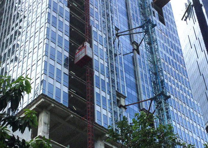 100m Single Cage Construction Hoist Elevator , Steel Galvanized Material safty easy accessibility