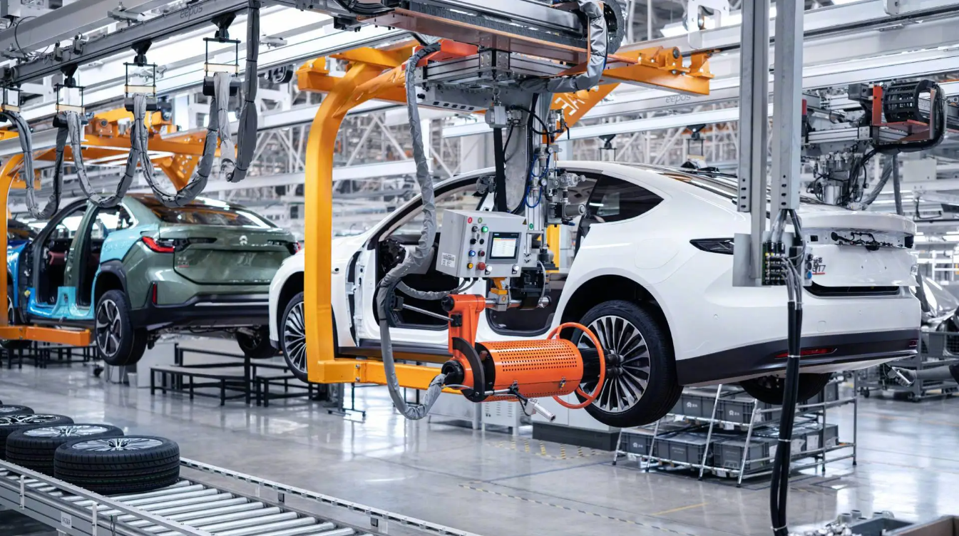 Single Dark Electric Cars with 108kwh Lithium Iron Phosphate Battery and Multi-function LED BYD Automatic Left Drive