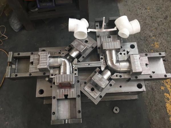 PVC Pipe Fitting Hydraulic Injection Moulding Machine Screw Type 2000KN Clamping