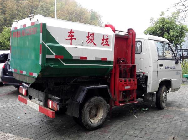 Small Side Loading Barrel Lifting Waste Removal Trucks For Old Street Garbage