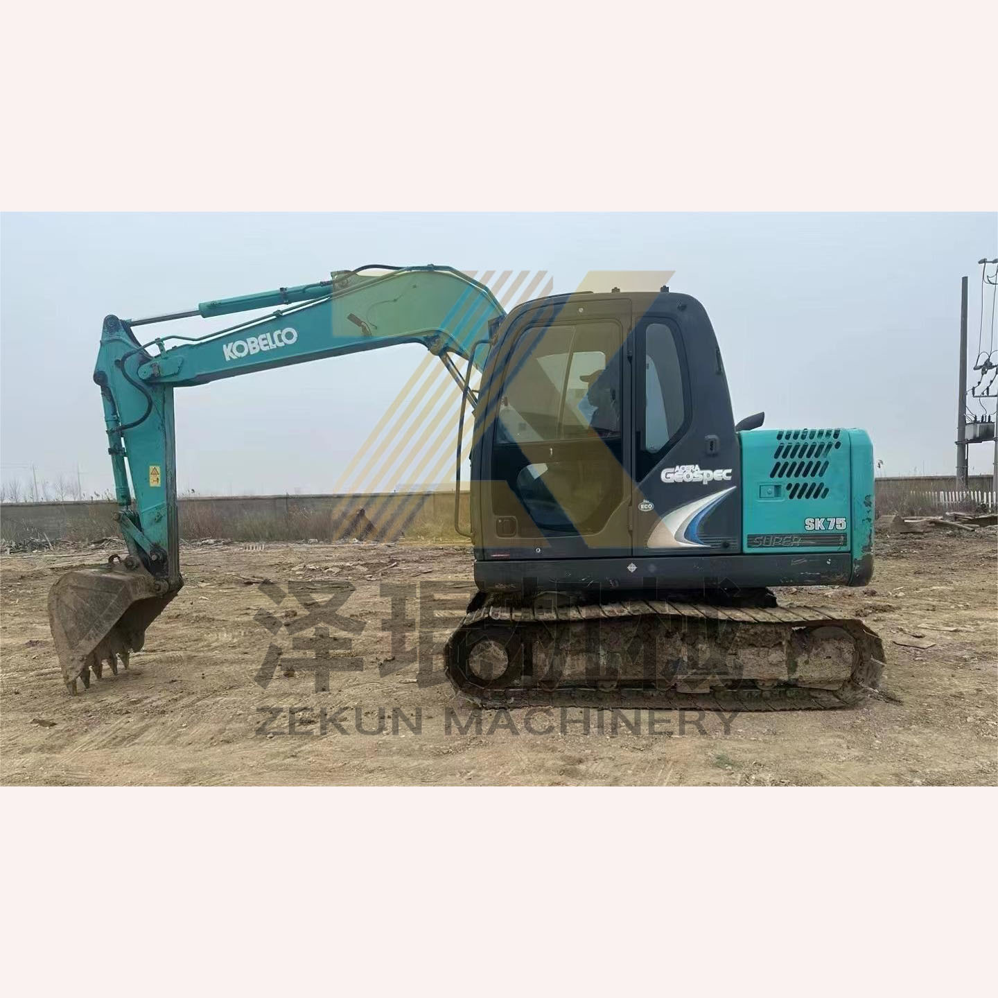 0.4m3 Bucket Capacity 2017 Used Kobelco 907 E307D Sk75 Sk75-11 Excavator in Shanghai