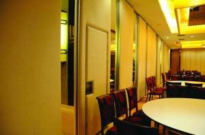 Wholesale Commercial Mdf Board Hanging System Movable Room Dividers With Aluminium Track Wheels from china suppliers