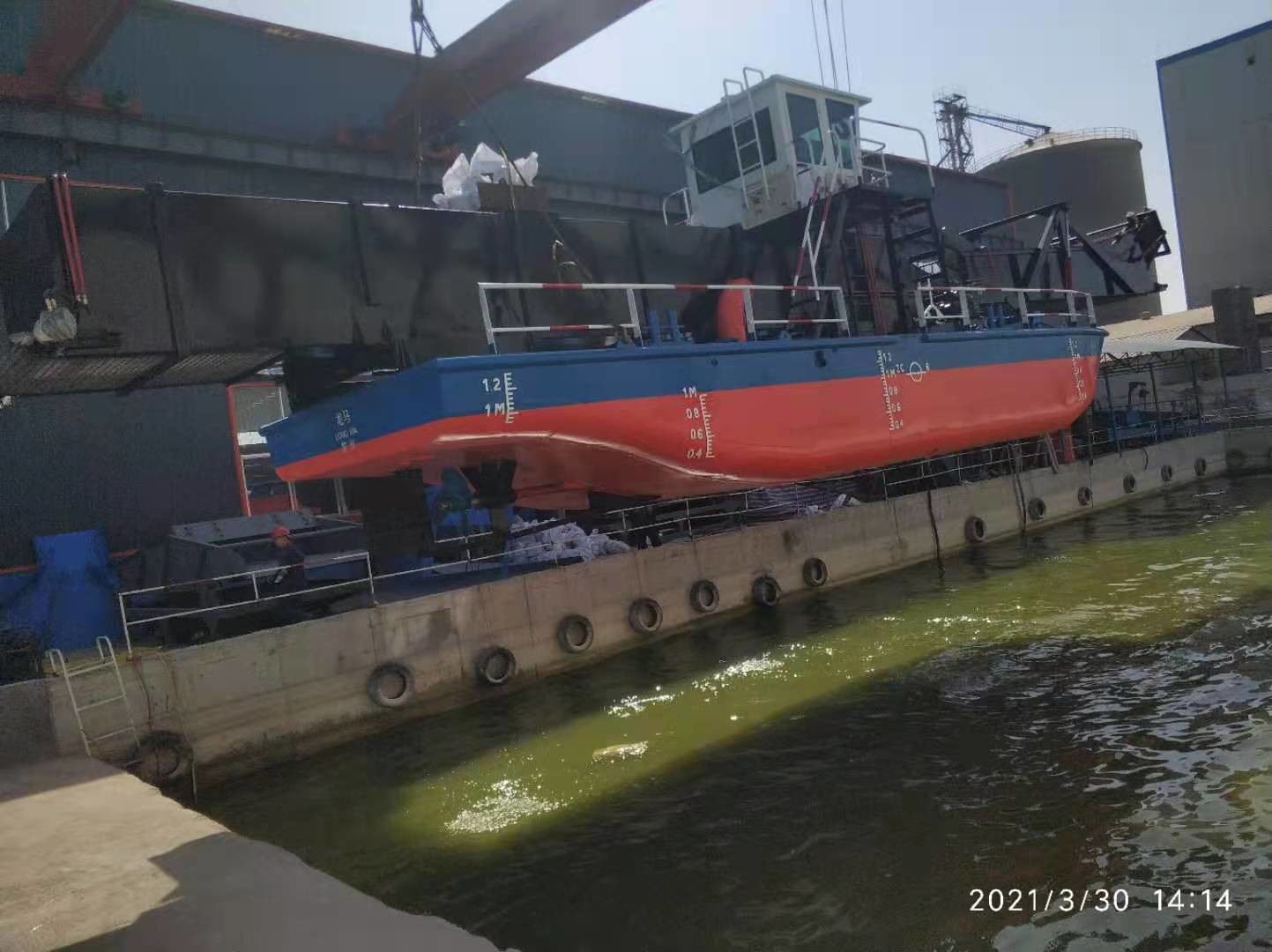 Grass Harvesting Trash Skimmer Machines aquatic weed harvester reed water hyacinth harvester in lake/river