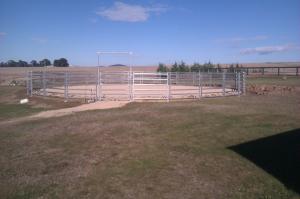 Wholesale 18m Diameter Round Corral Panels 26Pcs incl. 2.7m tall Gate &quot;. Victoria &quot; from china suppliers