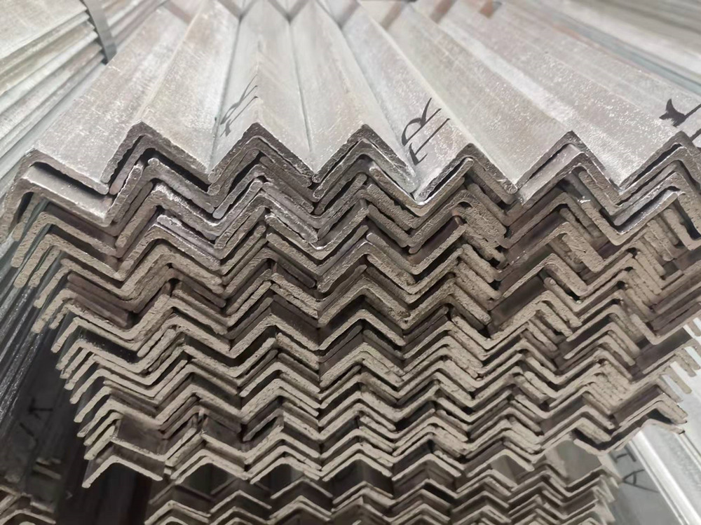 Structural Steel Sections A36 Q235B Hot Dip Galvanized Steel Angle Bar 50*50*5*6000mm