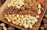 Nut Shelling Double Deck Vibrating Screen 400kg/H Capacity 220kg Weight