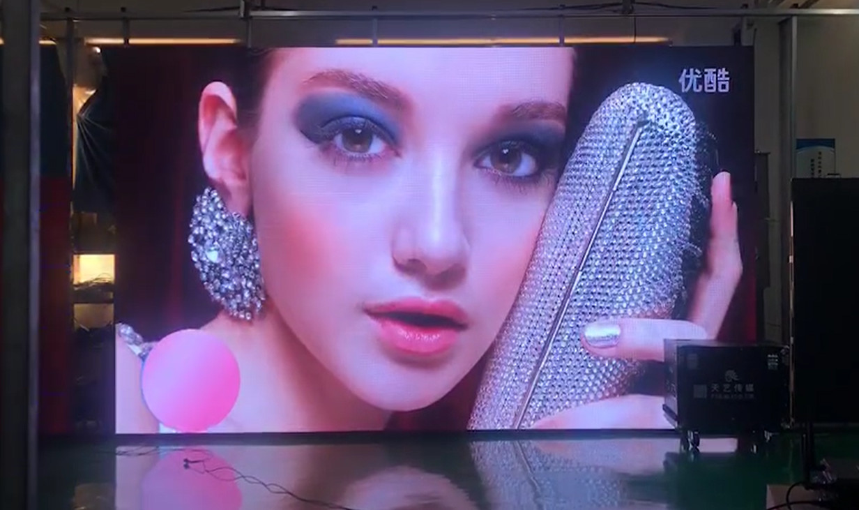 IP65 Waterproof Full Color LED Advertising Display Easy Assembly 960x960mm Cabinet Size