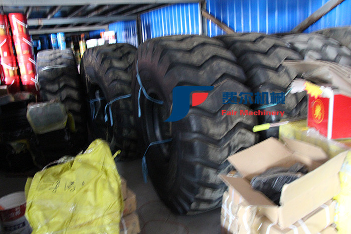 Original XCMG Wheel Loader Spare Parts Wheel Loader Tires 3c180900215 23.5-25-16PR