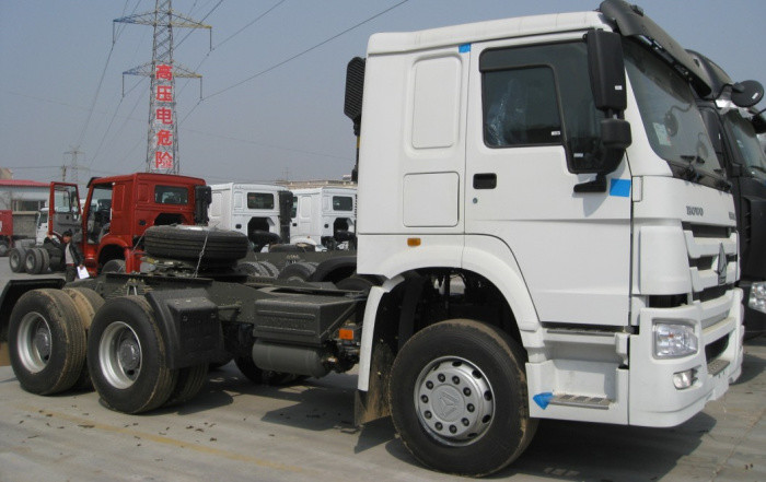 SINOTRUK HOWO 371HP 6x4 10 Tyre With Double Bunkers Prime Mover Truck