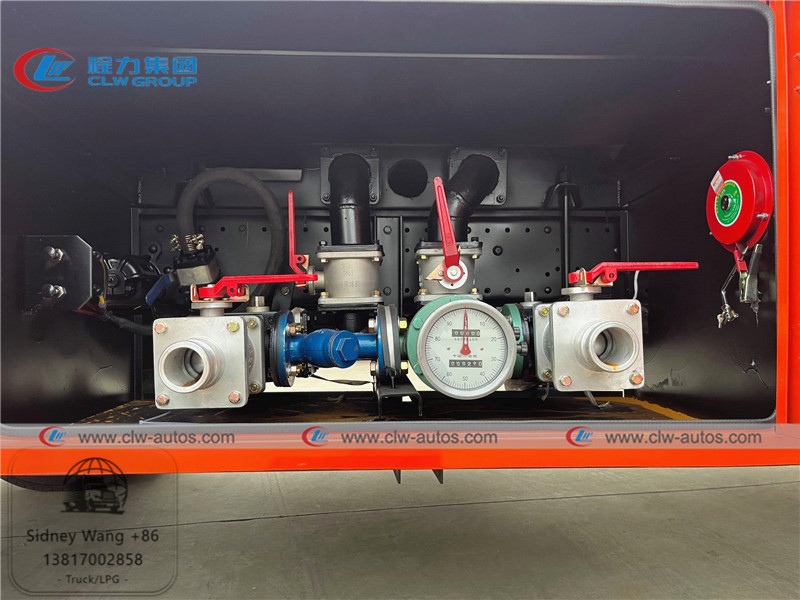 Foton Aumark 4x2 8m3 6T Fuel Delivery Truck With Dispenser