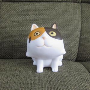 China Cartoon mini cat vinyl piggy bank, coin box toy for saving coines or decoration. on sale