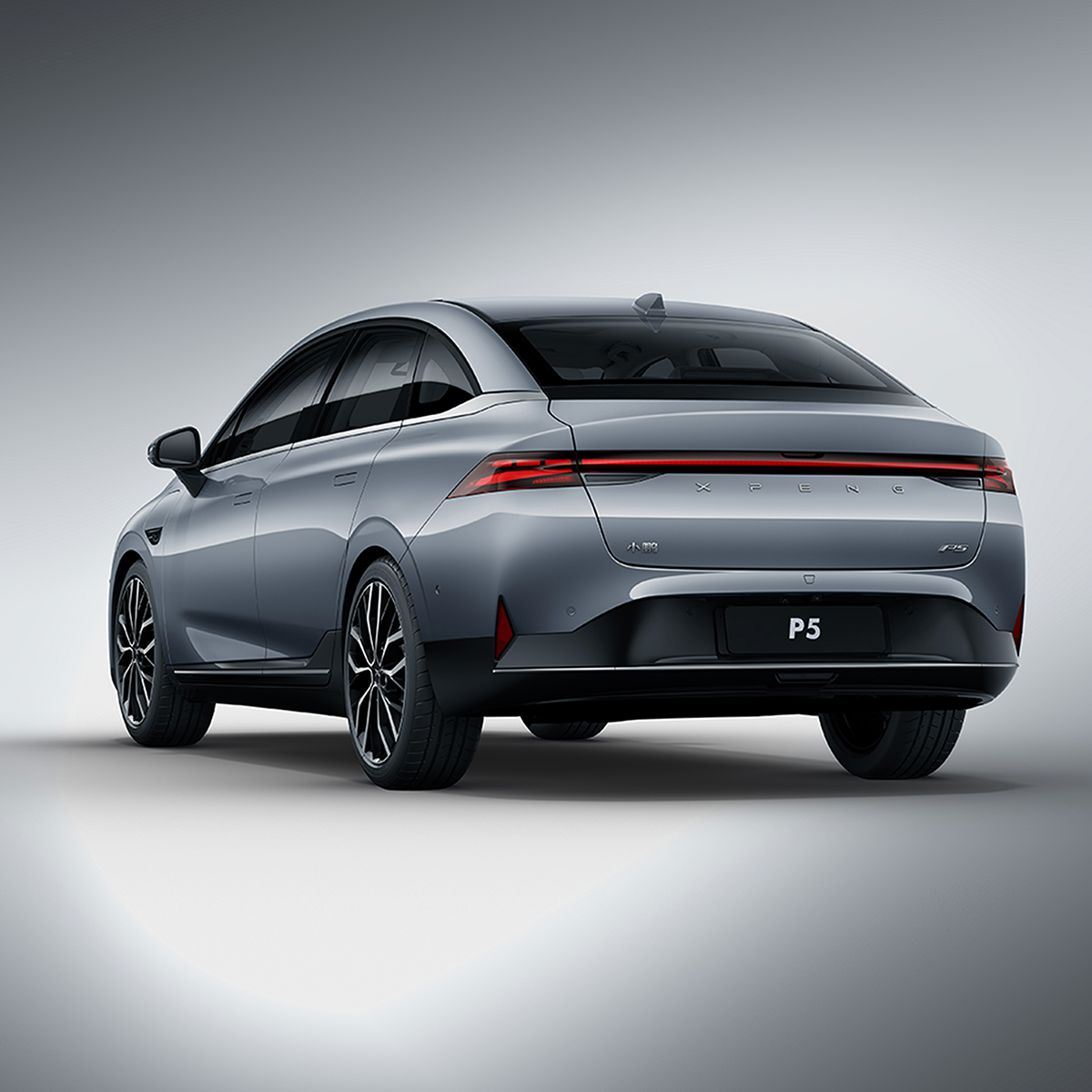 Left Steering 5-seater Electric Car Xpeng P5 with 13.3 kWh/100km Electricity Consumption and Multifunctional Design