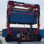 20ft 40ft 45ft Standard Port Straddle Carrier Truck 93kw With Cummins Engine