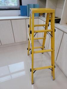 Wholesale Multicolor Anti Rust 8ft Fiberglass Ladder FRP Twin Step Ladder For Construction from china suppliers