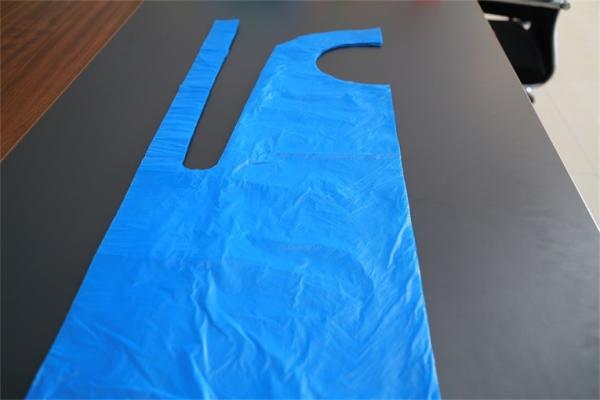 Disposable Eco Friendly PE Apron Flat Packed , Disposable Craft Aprons