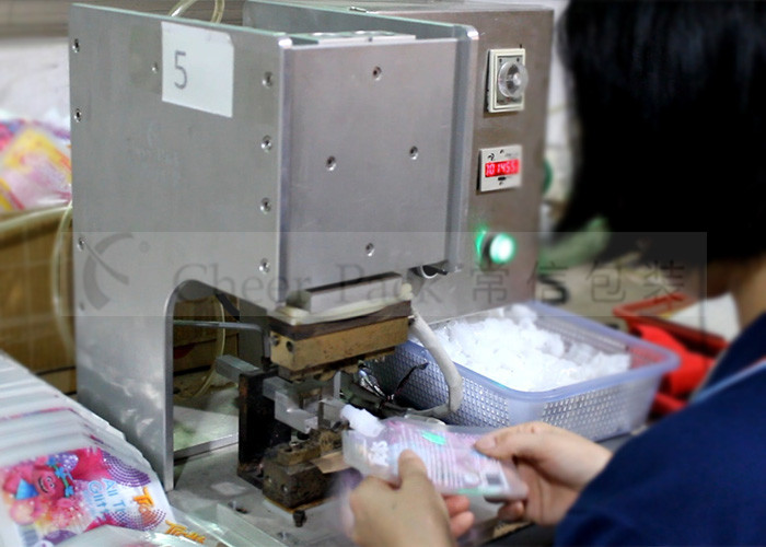 Stand Up Bag Plastic Spout Hot Sealing Machine Manual High Efficiency