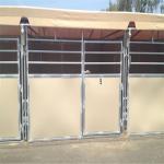 Hinged Door Model Horse Stable Equipment With Roofing 10 MM Thickness HDPE