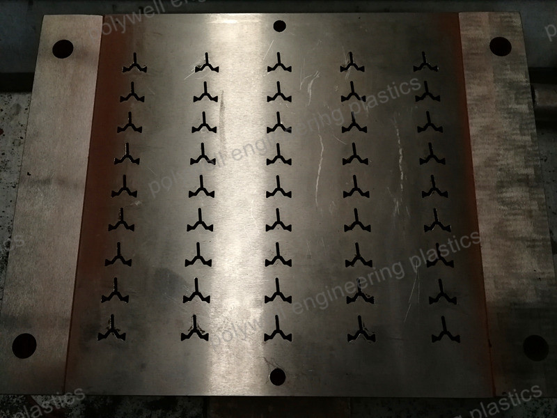 Plastic Moulded Components Injection Molding Tool Used To Produce Thermal Insulation Strip