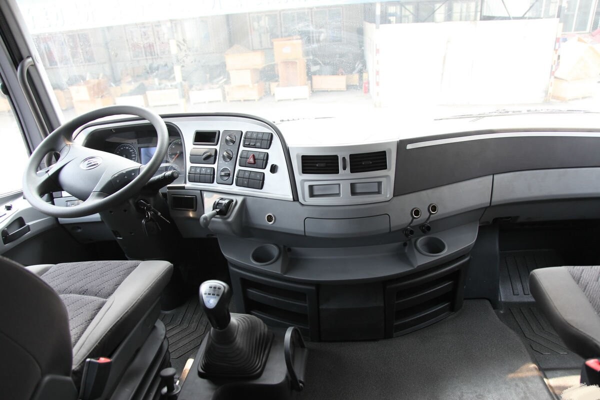 Used High Roof Cabin Tractor Head Truck WP Engine 6x4 Drive Mode Foton Auman High Cost-Performance Ratio