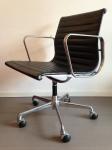 Multi Function Aluminum Group Executive Chair Modern Style With Five Nylon