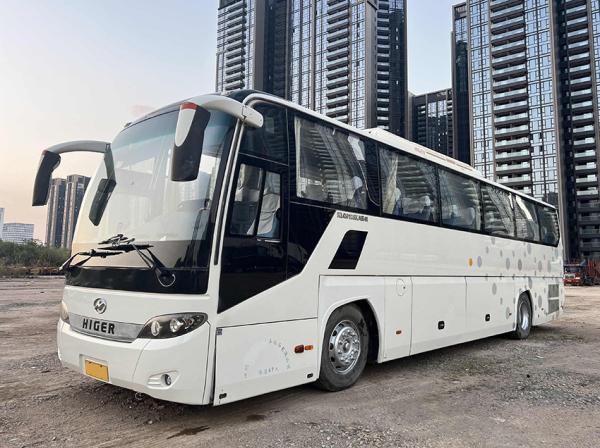 White Large Used Passenger Bus 47 Seats Pre Owned Bus with Manual Transmission