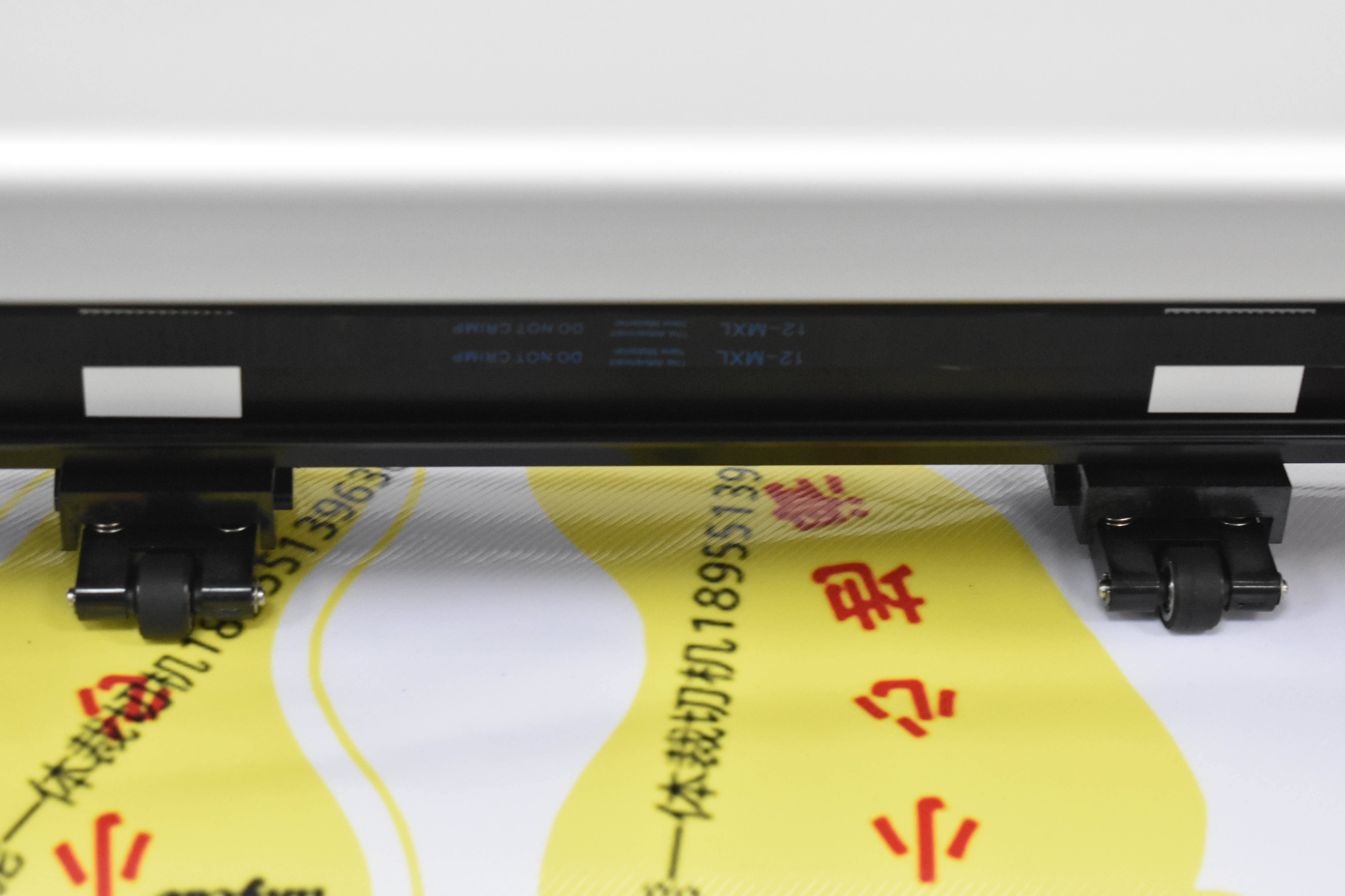 Anycut 1600mm Large Format High-precision High-pressure Stepper Motor Cutting Plotter with 700mm/s Speed