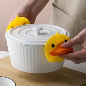 Wholesale 2pcs Silicone Oven Gloves 446F Heat Insulation Hot Plate Clip Cute Duck Pot Holders from china suppliers