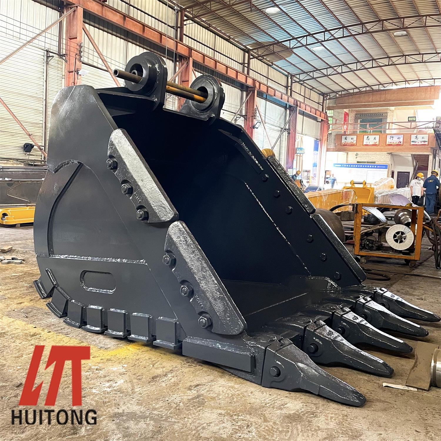Excavator Heavy Duty Mining Rock Bucket PC 700 2.4 m3 Excavator Bucket For Q355+NM400 50 ton