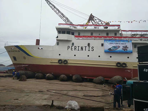 Ocean Fishing Boat Successfully Launched Inflatable Marine Airbags
