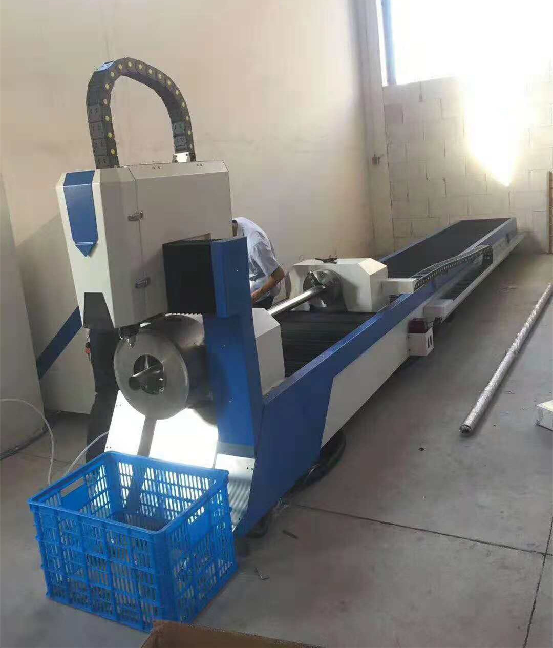 Metal pipe tube fiber laser cutter,fiber laser cutting machine for stainless steel, carbon steel