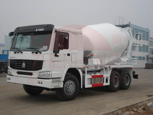 Sinotruck 6m3 Concrete Mixing Truck Drum Roller 7.3 ×2.35× 3.55m Size 14d Tilt