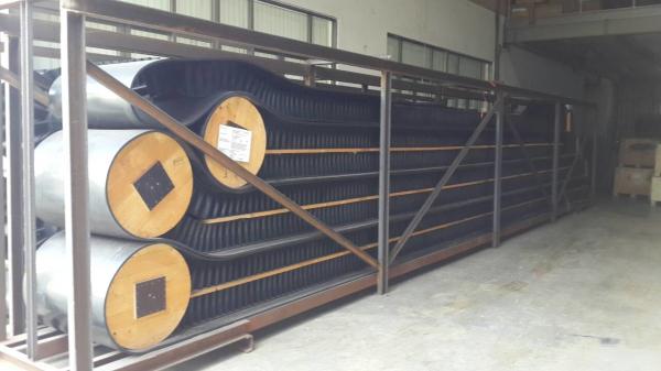 Corrugated Sidewall Conveyor Belt 90 degree vertical lifting hign abrasion Base