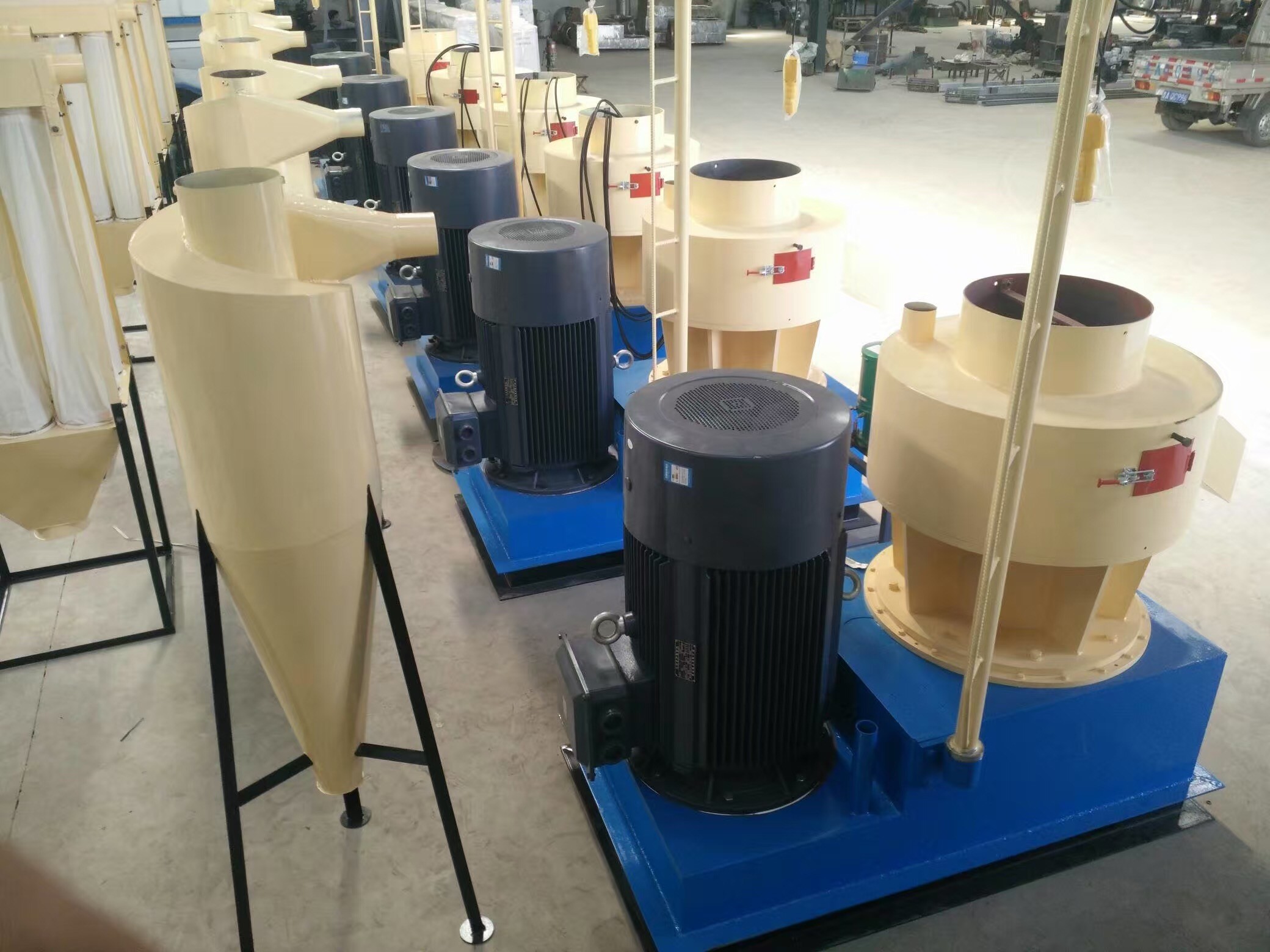 vertical ring die biomass wood pellet mill production line LSKJ550 1500kg per hour