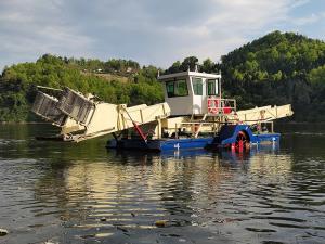 Wholesale 10CBM Water Hyacinth Harvester For River Waterweed Harvesting 4-5KM/H from china suppliers