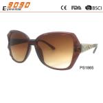 Sunglasses in fashionable design with big plastic frame ,suitable for men and