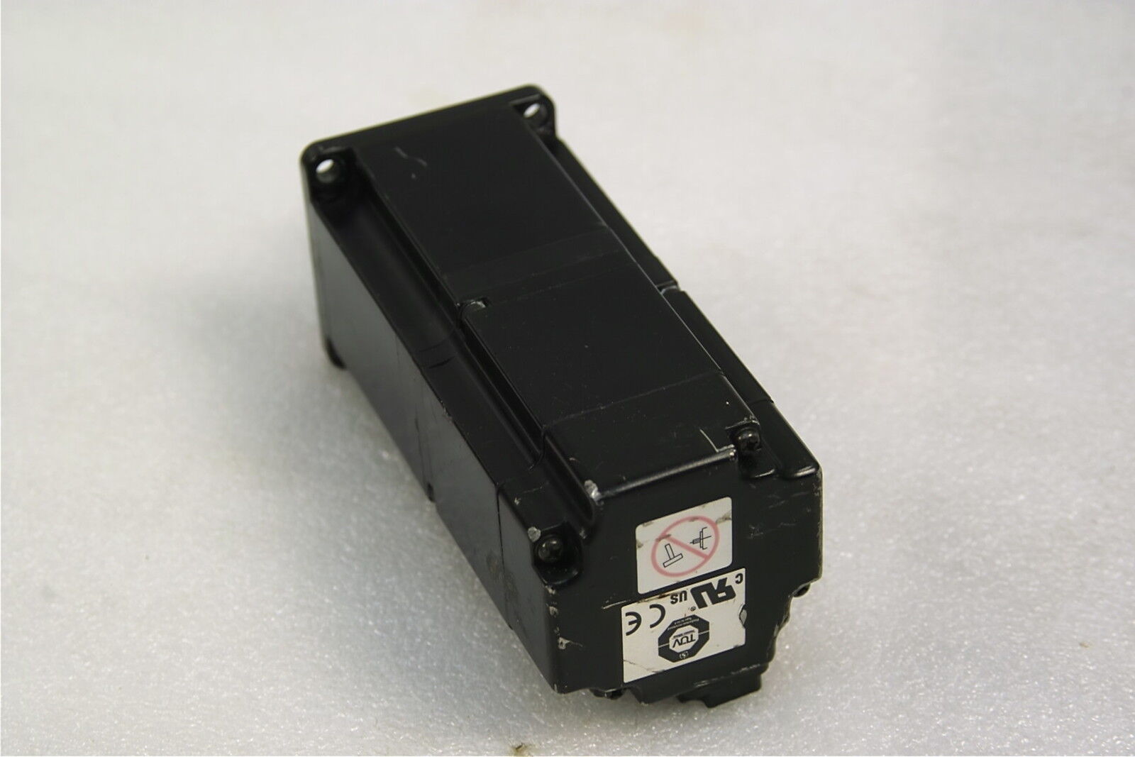 Yaskawa SGMAS-04A2A4C-Y2 AC SERVO MOTOR 400W 200V 3000RPM 2.6A NEW