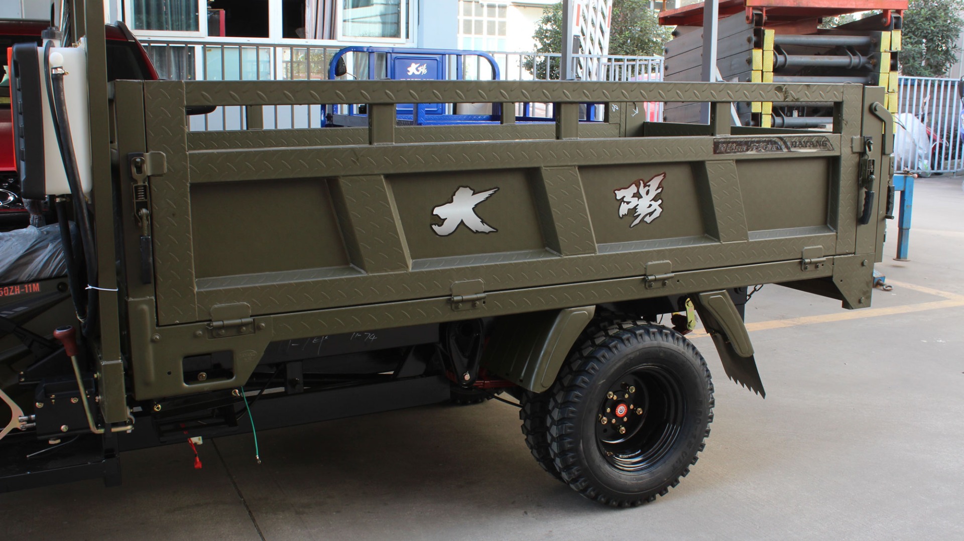 200cc Water Engine Cargo Motorized Trimoto with Semi Cabin and High Cost Performance