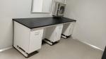 Black Phenolic Resin Countertop White Laboratory Table In Chemistry Lab Usage