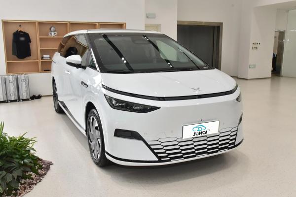 2023 Wholesale Electric Car Xpeng X9 2023 MPV 4WD 7 Seats Xiaopeng New Energy